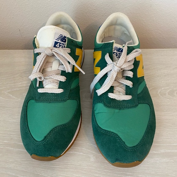 New Balance 520 Retro Suede Shoes Fashion Sneakers Green Yellow Unisex M 9.5 W11 - Picture 2 of 12